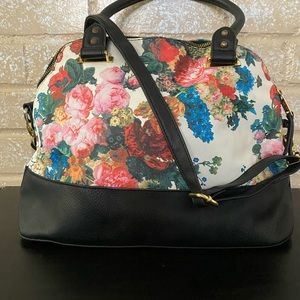 Crossbody handbag